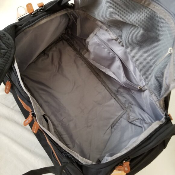 NWT! 38L Convertible Lightweight Duffel Backpack - Nylon/Polyester/Faux Leather - Picture 7 of 16